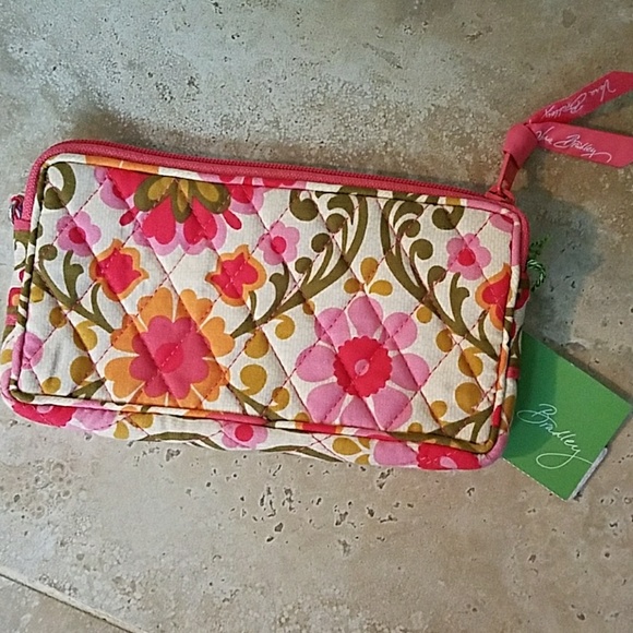 Vera Bradley Handbags - New Vera Bradley Wristlet